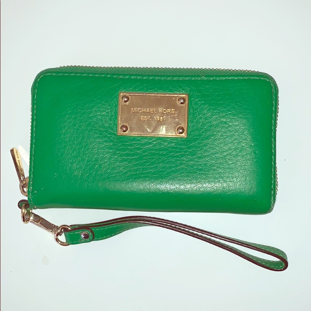 EUC Michael Kors zip wristlet